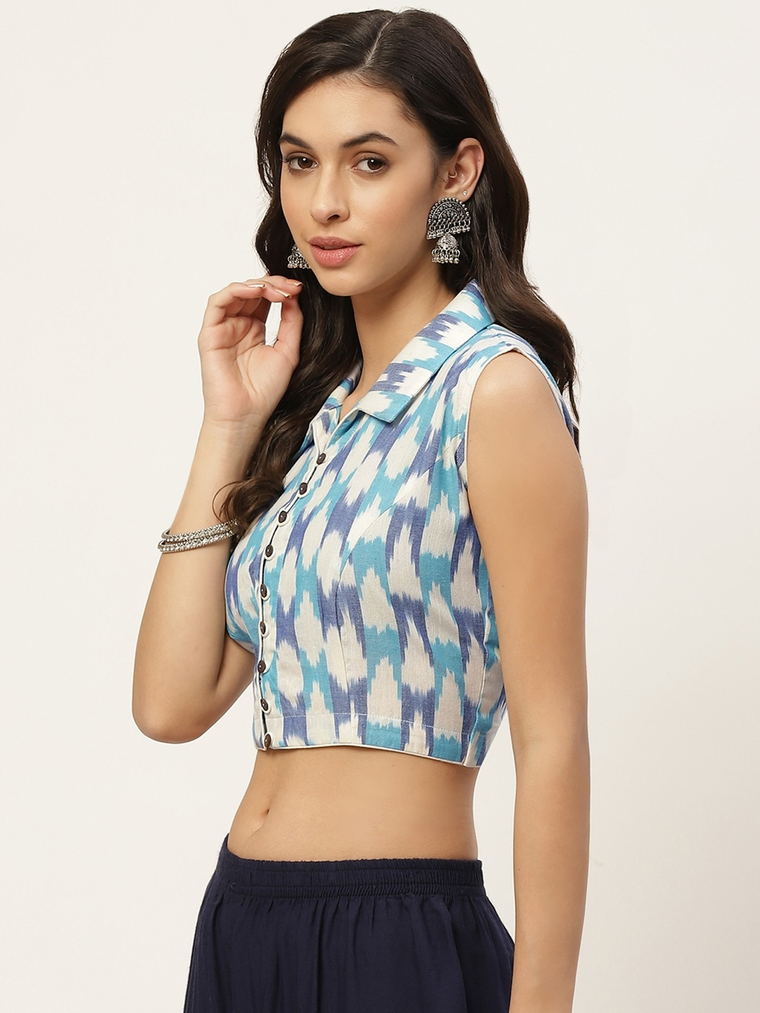 Collared sleeveless blouse